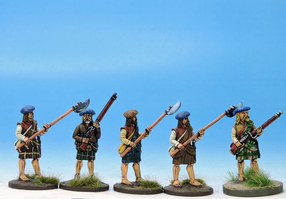 H004 Highlanders at the ready mixed weapons